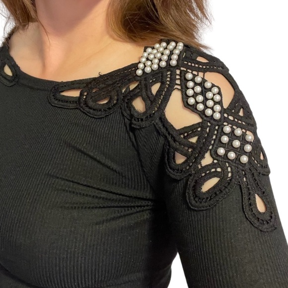 Black Ribbed Long Sleeve Pearl Open Shoulder Detail Size Small Top - Picture 1 of 4